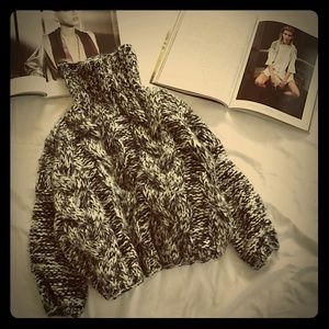 Loose-fitting Pullover Sweater With Turtle Neck